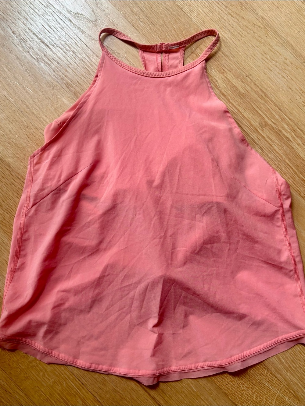 Lululemon tie-back training tank with a built-in shelf bra - size 6